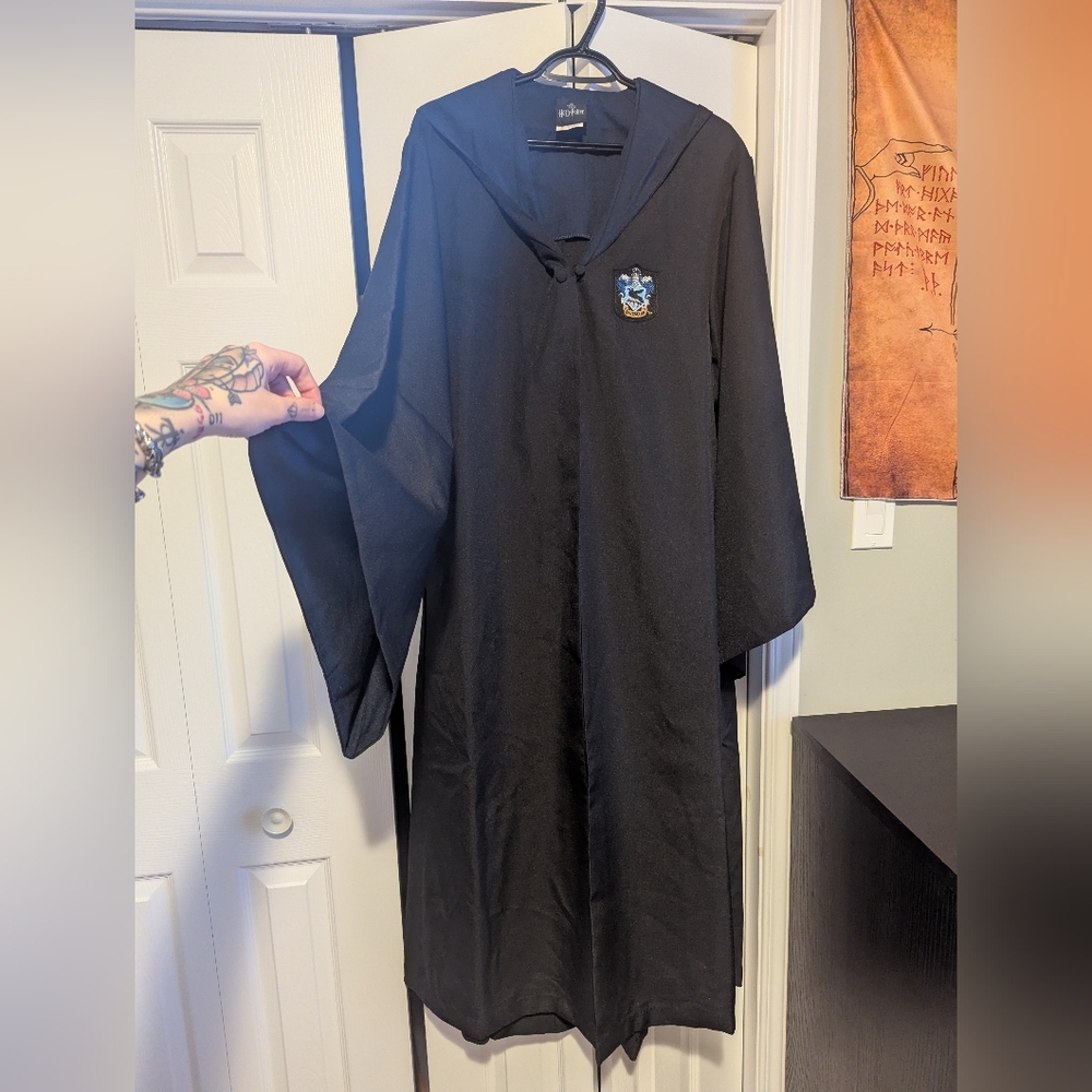 Harry Potter Hogwarts Official Robe Ravenclaw SZ M Adult Unisex + Ravenclaw Flag